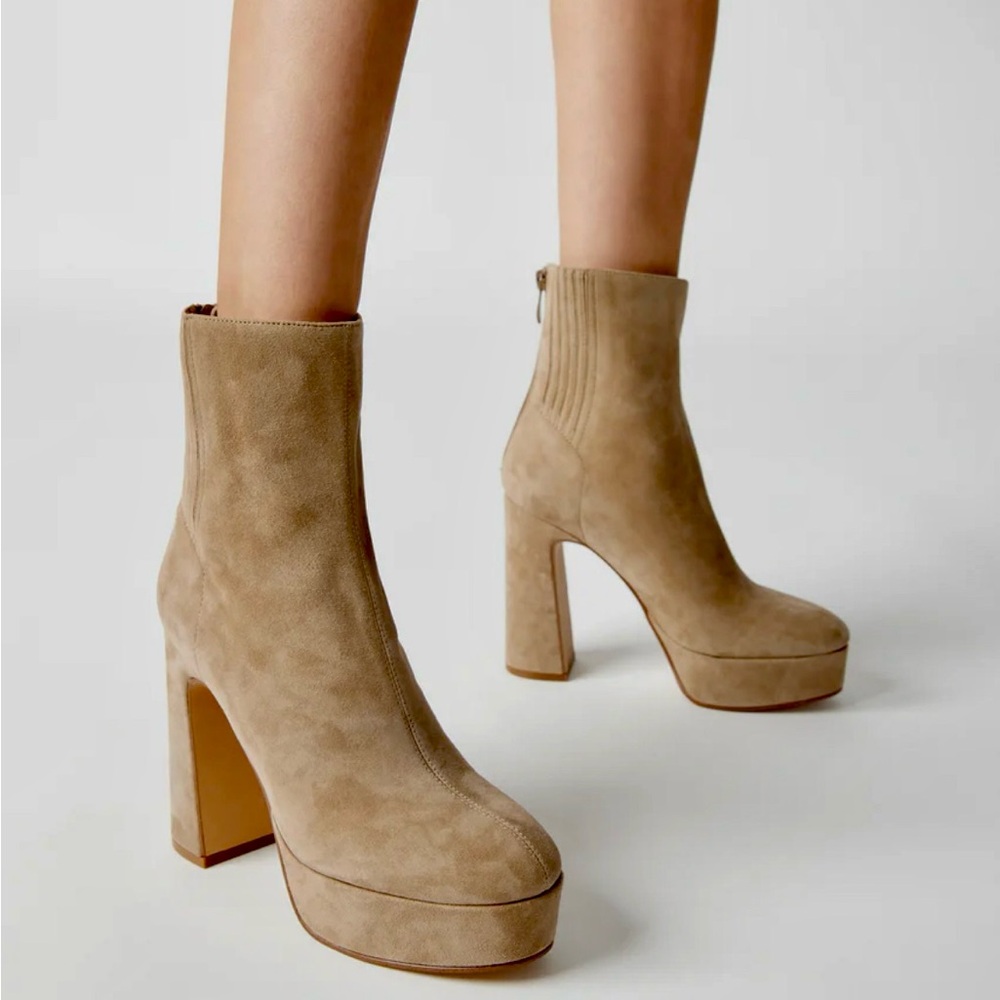 NWOB Steve Madden Orlie Platform Suede Bootie Taupe